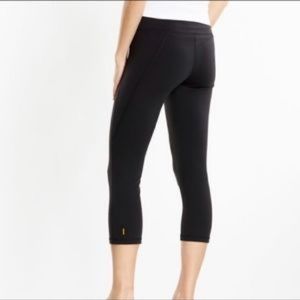 Black cropped leggings - like new
